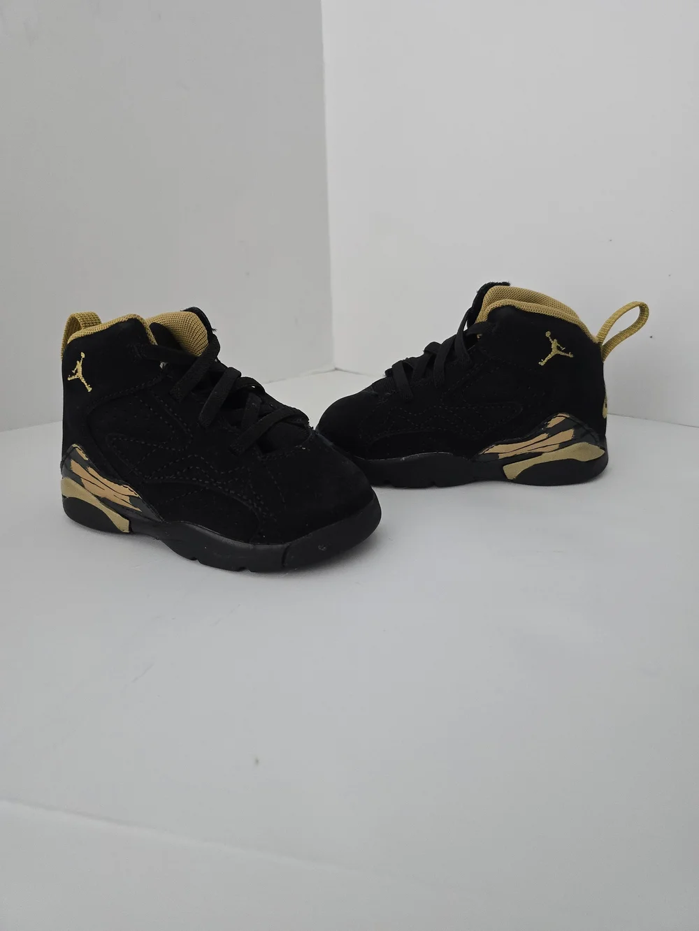 Jordan Kids' Black and Gold High-Top Sneakers Toddler Boy Size 6